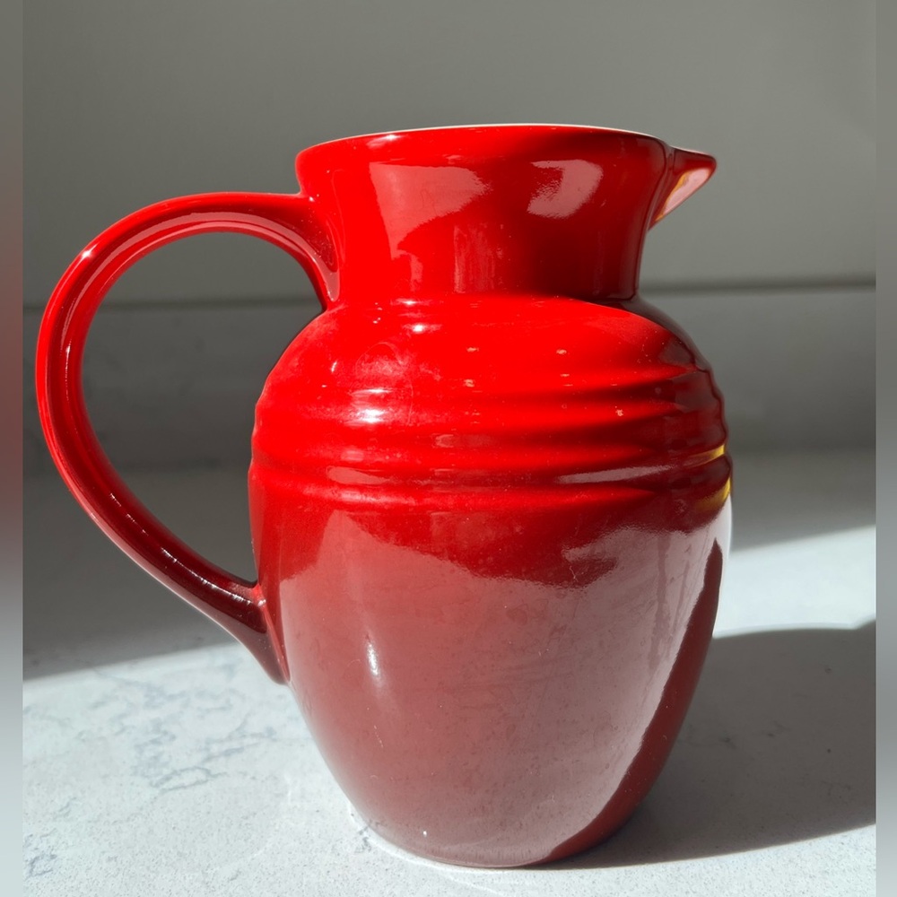 Le Creuset Pitcher 0.7L/2 CUPS Red Cerise Ombre Exterior Cream EUC Approx 5”